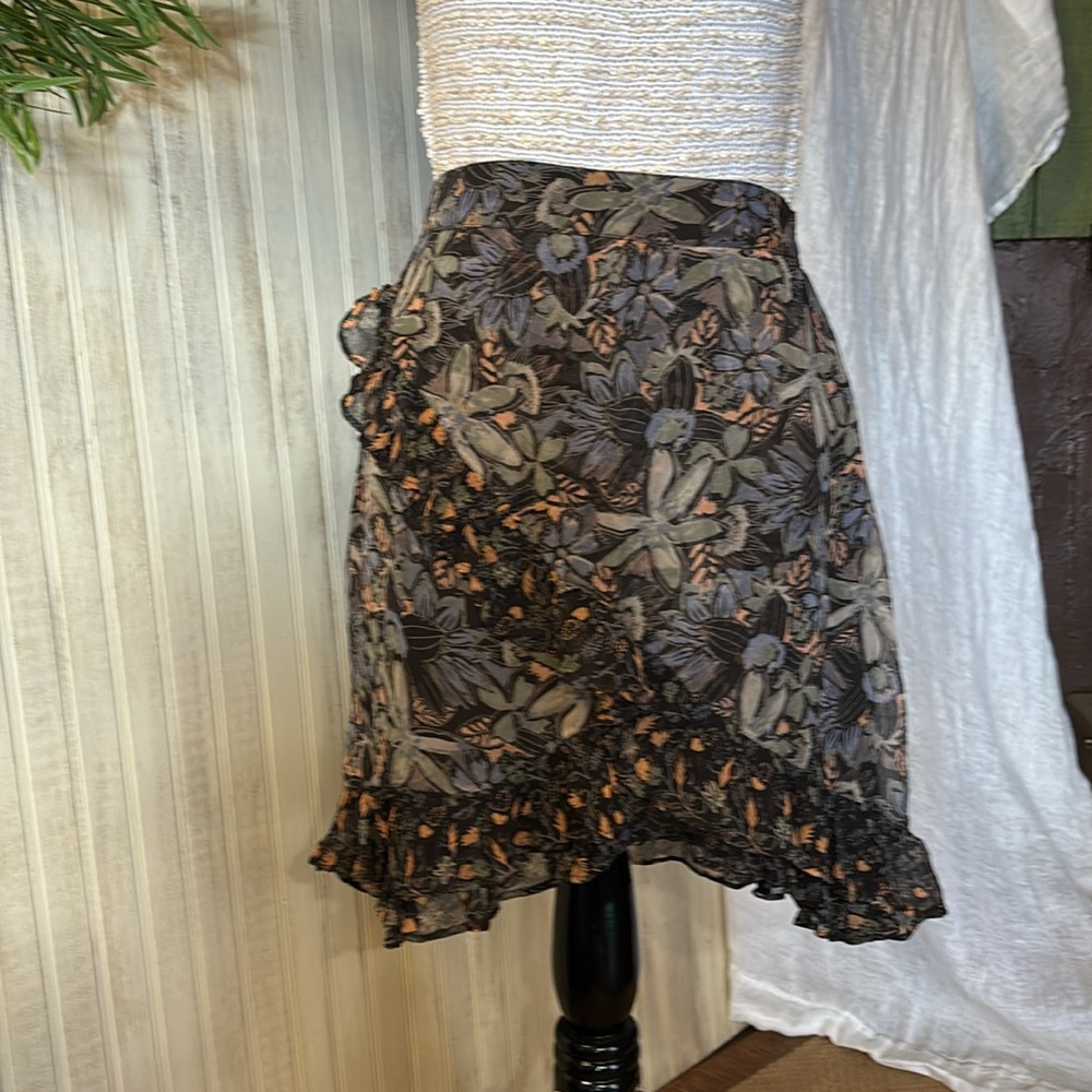 Free People Around The World Skirt, Ruffled front, Side Zipper, Size 0, VGUC